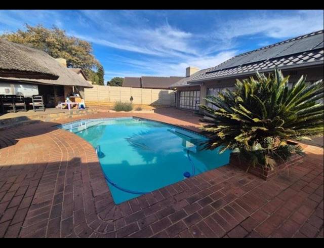 4 BEDROOM HOUSE FOR SALE IN GREEN HILLS